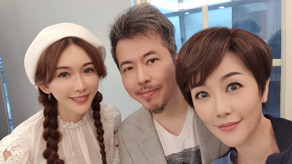 寇乃馨和黃國倫夫婦，與台灣名模林志玲相見歡