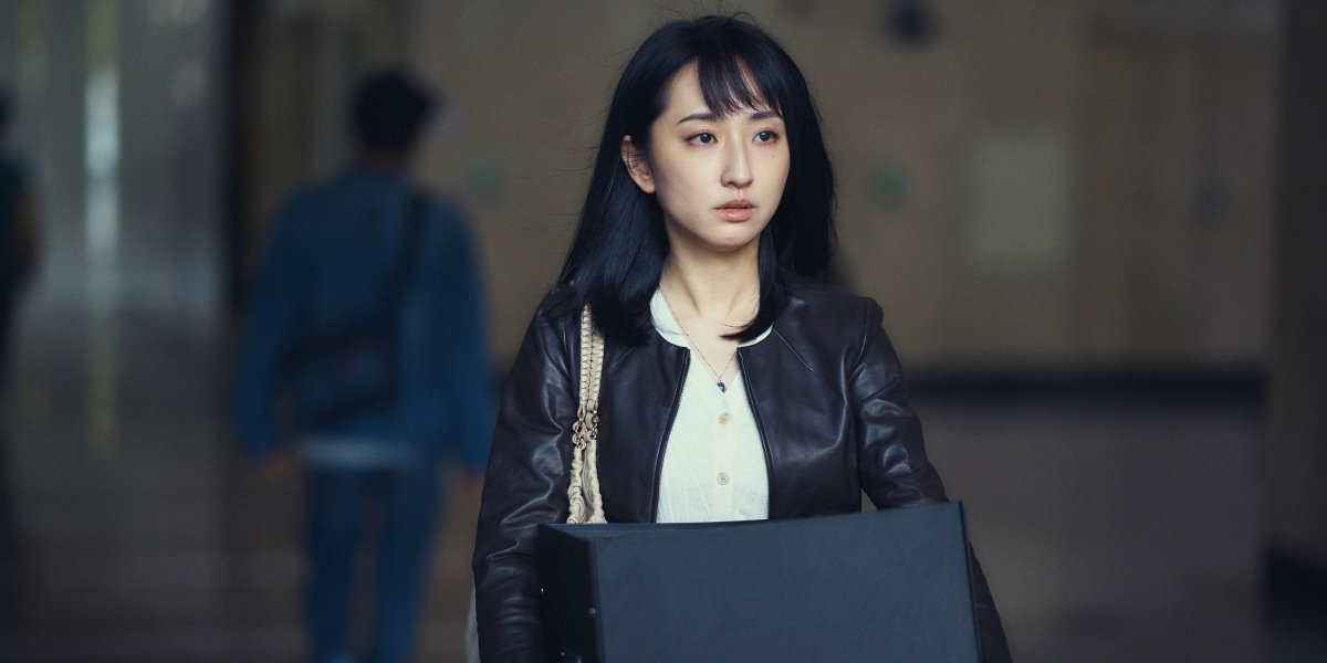 柯佳嬿飾演的心理諮商師試圖撫平受害者的內心。