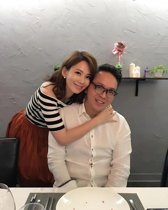 Melody和商人老公吳育奇相當恩愛。