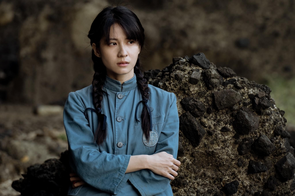 連俞涵《流麻溝十五號》飾演貌美高冷的女舞者,是台灣現代舞先驅蔡瑞月的獄中學生,因優美舞姿引起高層管理者貪戀