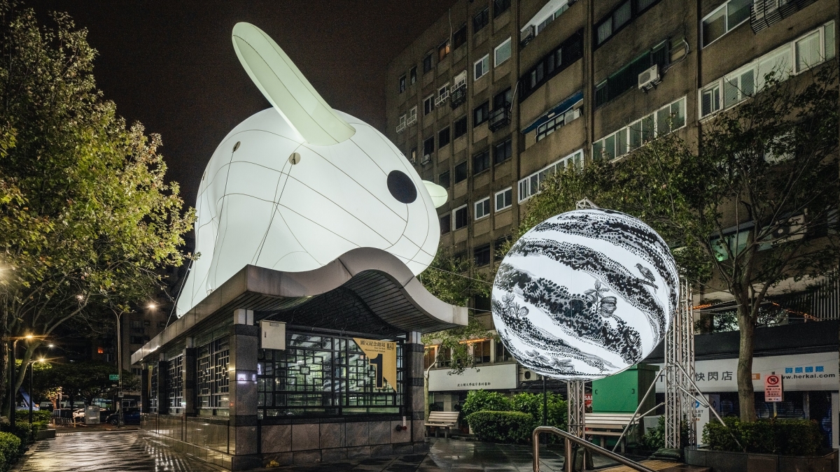 光兔現蹤位於國父紀念館1號出口