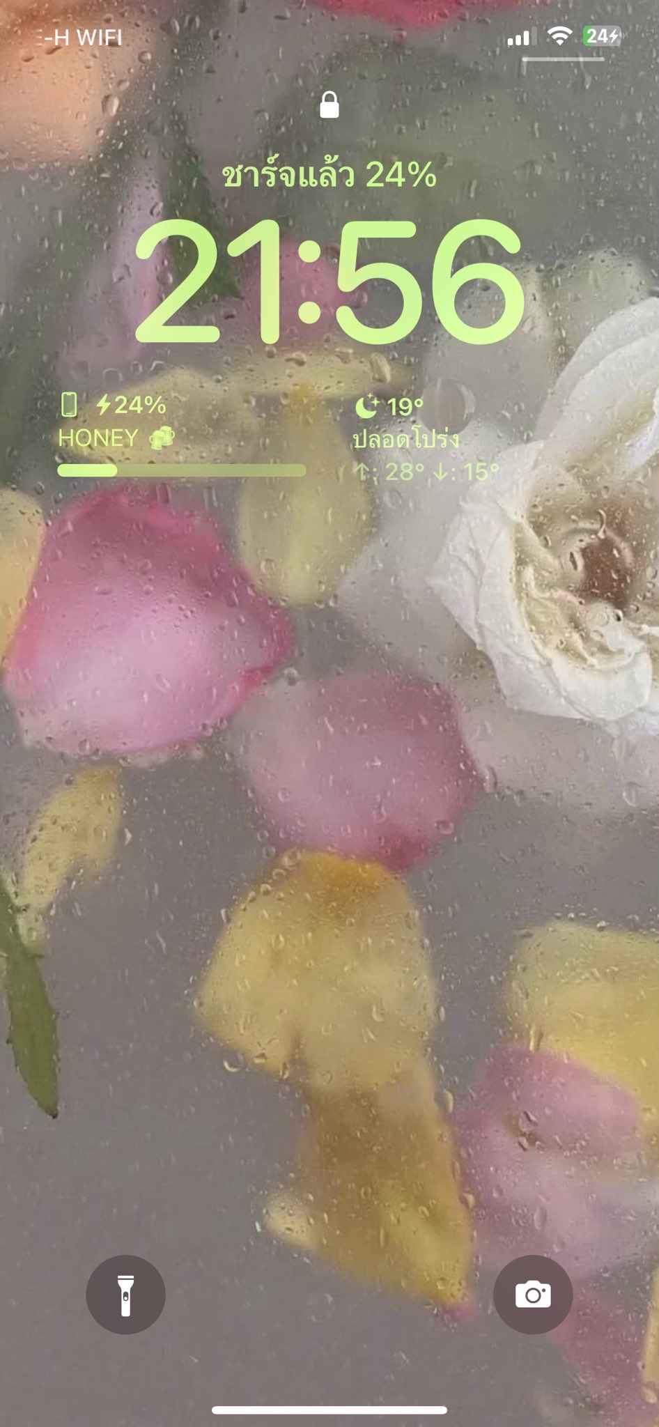 使用iPhone新字體套上桌布也很可愛