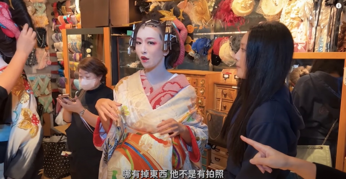 薔薔在花魁事件當中展現無畏態度，老闆架式十足。