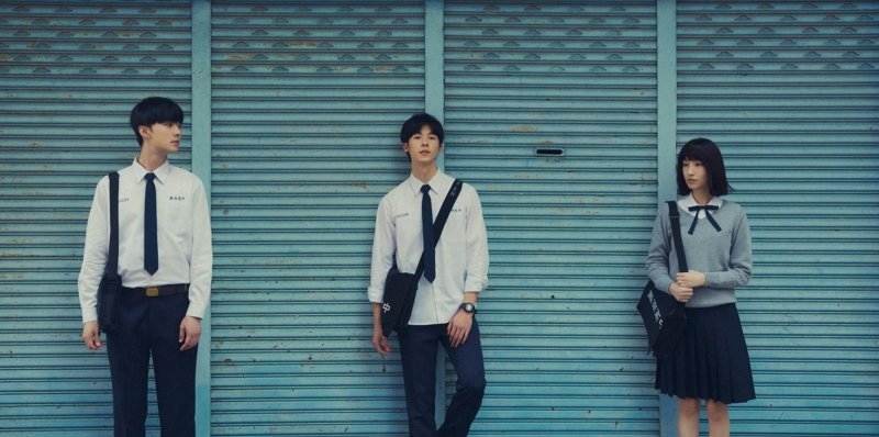 許光漢、施柏宇、柯佳嬿換上高中制服無違和，展現青春本色。