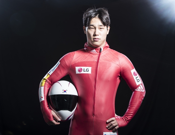 希望尹誠彬持續帶給我們更多影壇傳奇。