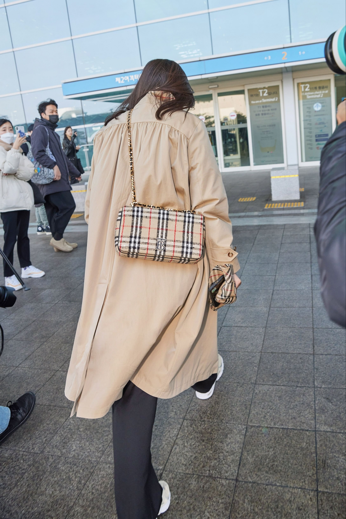 全智賢身穿 Burberry
