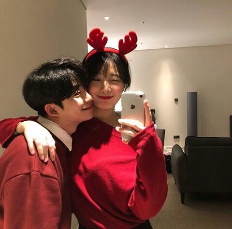 送禮物踩雷是指選擇的禮物不符合對方的口味或喜好，導致結果不如預期。要避免這種情況，你可以先了解對方的興趣和喜好，再選擇適合的禮物