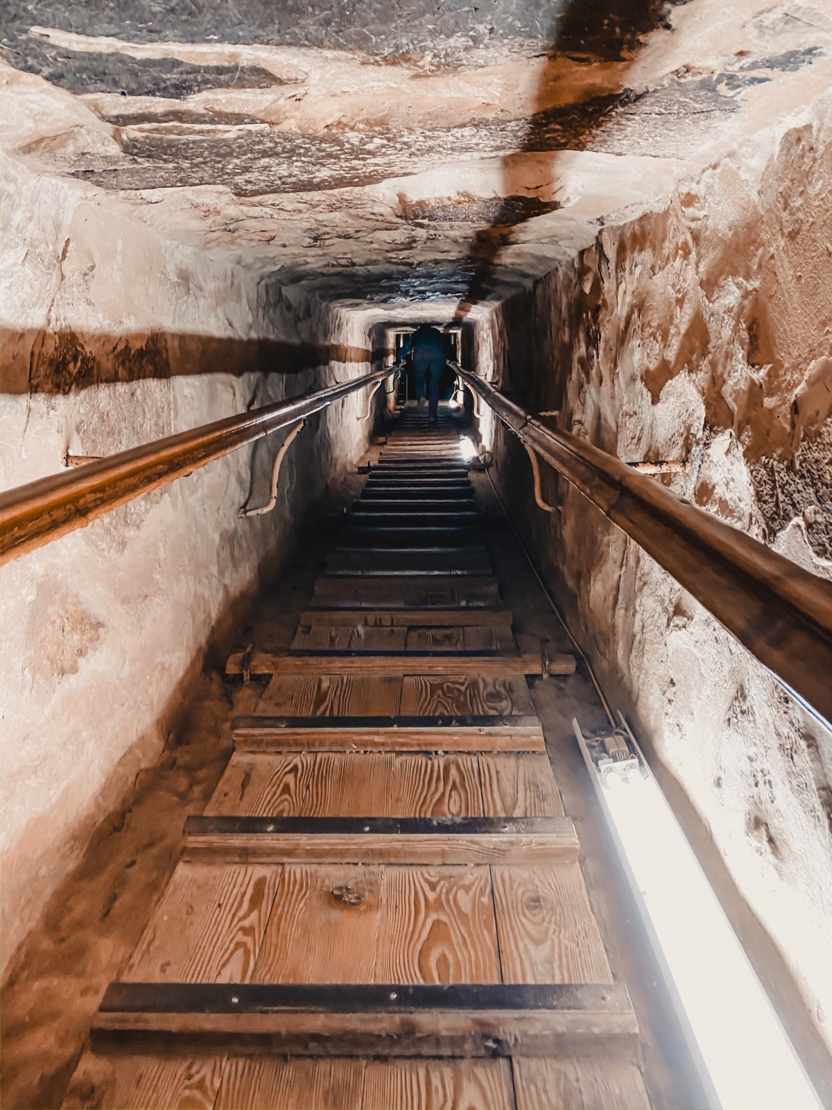 古夫金字塔樓梯項是永無止盡的攀爬地獄