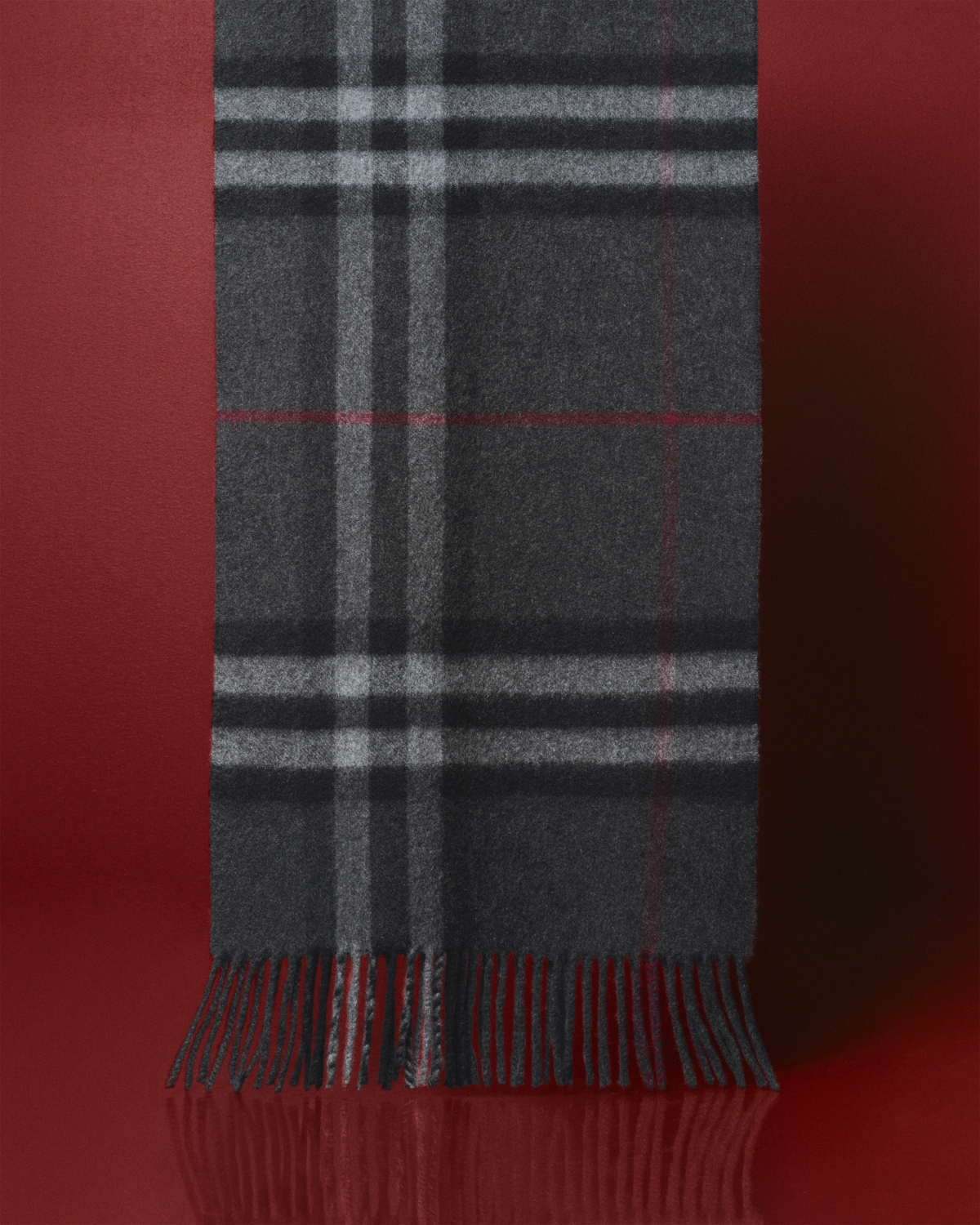 經典格紋喀什米爾圍巾 炭灰色 TWD18,200