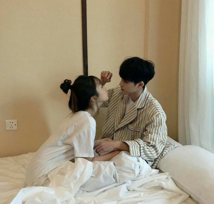 情侶睡前必做的事情1:同個時間入睡