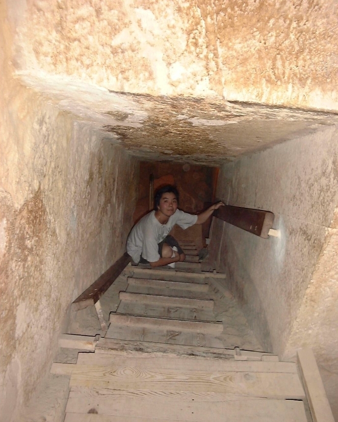 在古夫金字塔裡完全沒辦法站直