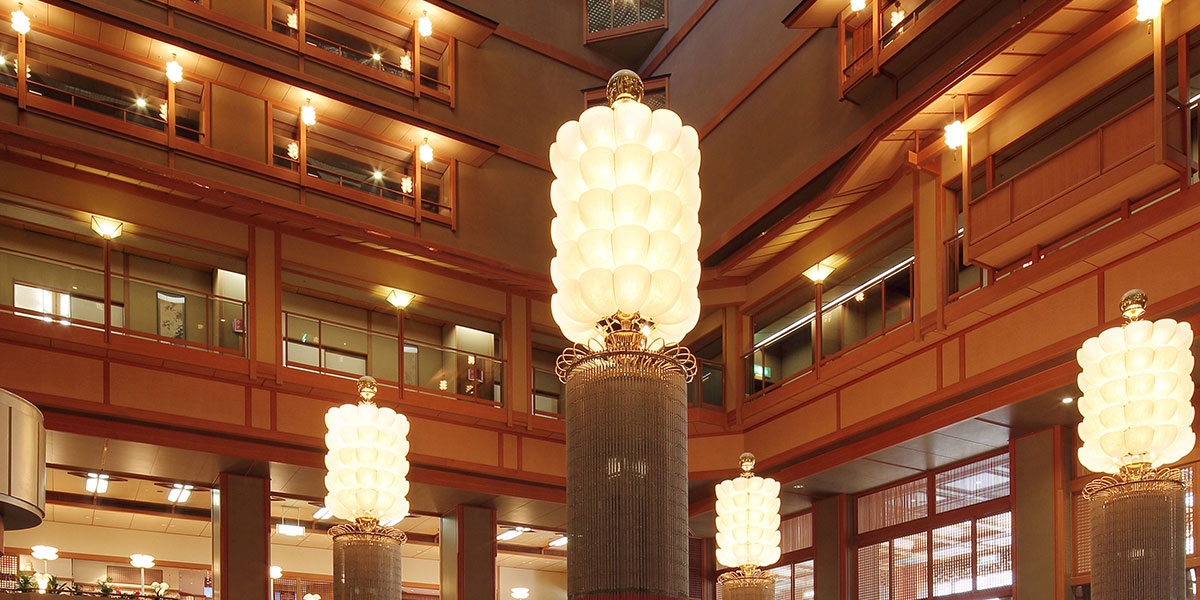 八幡屋奢華氣派的裝飾