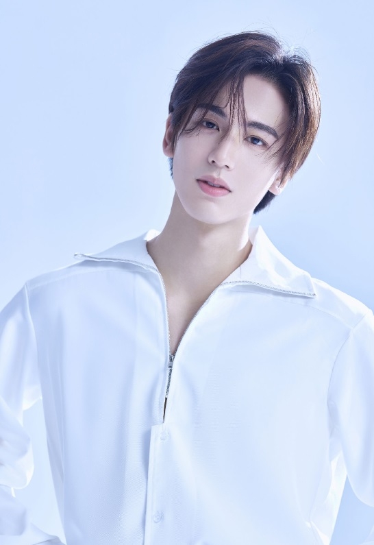 帥得無庸置疑的張凌赫是演藝圈中的「97後顏霸」。