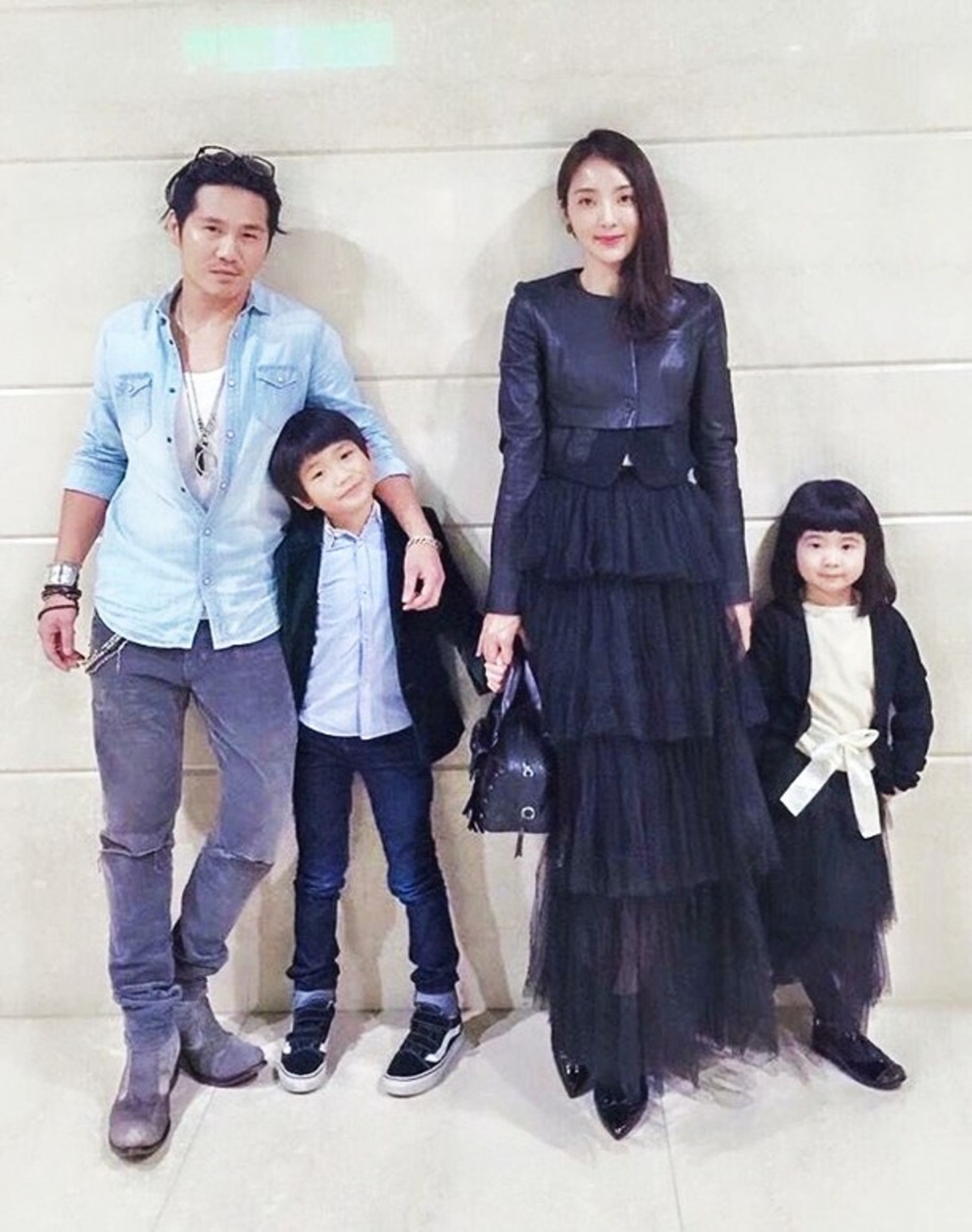 曹格的酗酒問題和情緒不穩導致婚變，與愛妻吳速玲的婚姻畫下句點。