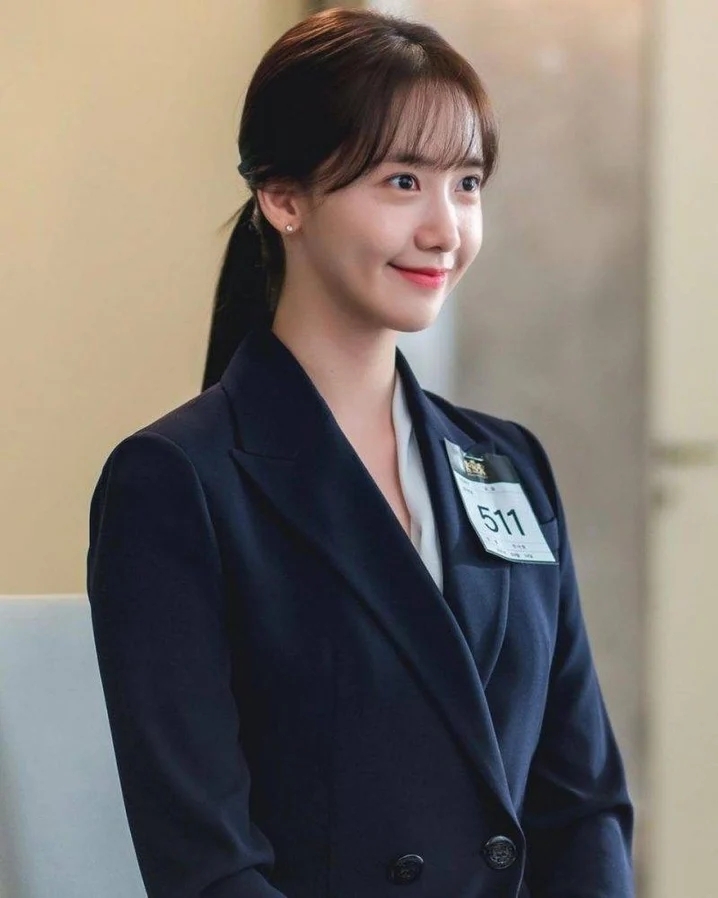 潤娥飾演酒店職員「千莎朗」