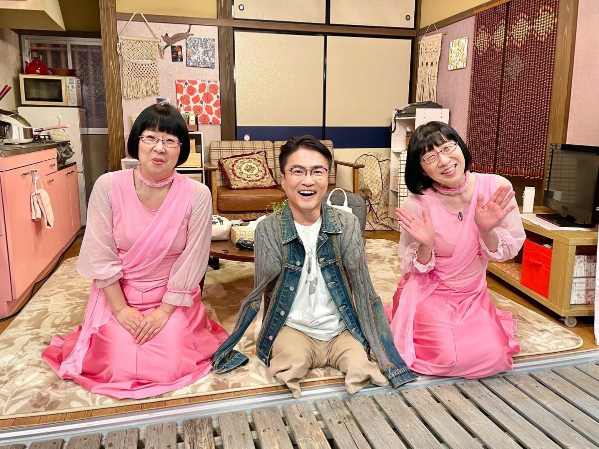 乙武洋匡和諧星組合阿佐谷姊妹一起搞笑。