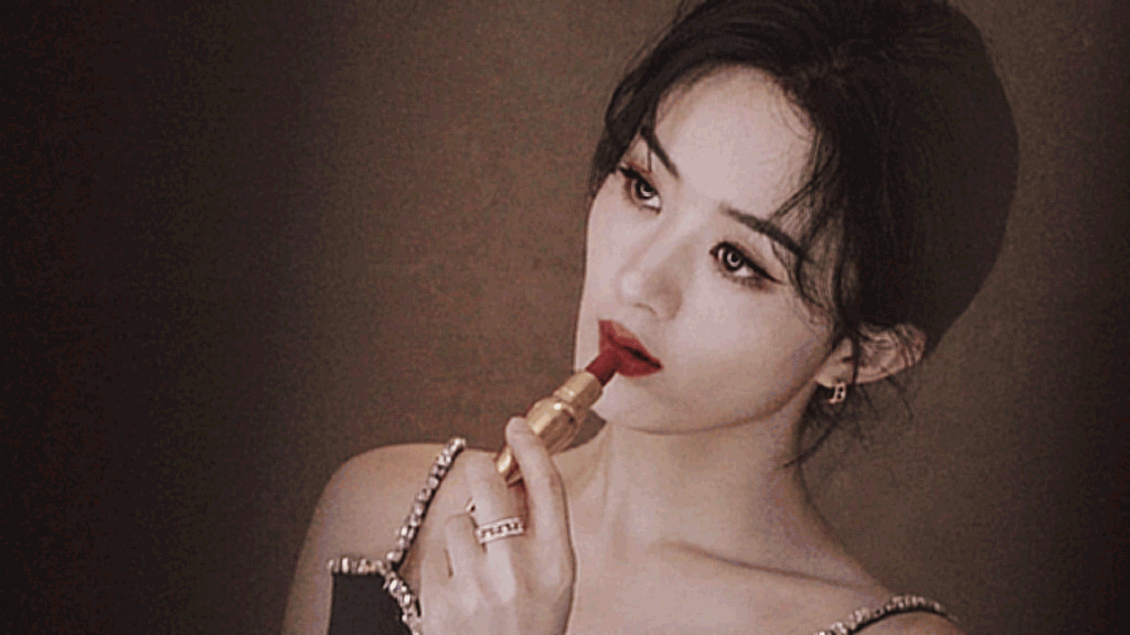 離婚後的趙麗穎變得更美，一抹紅唇令人百看不膩。