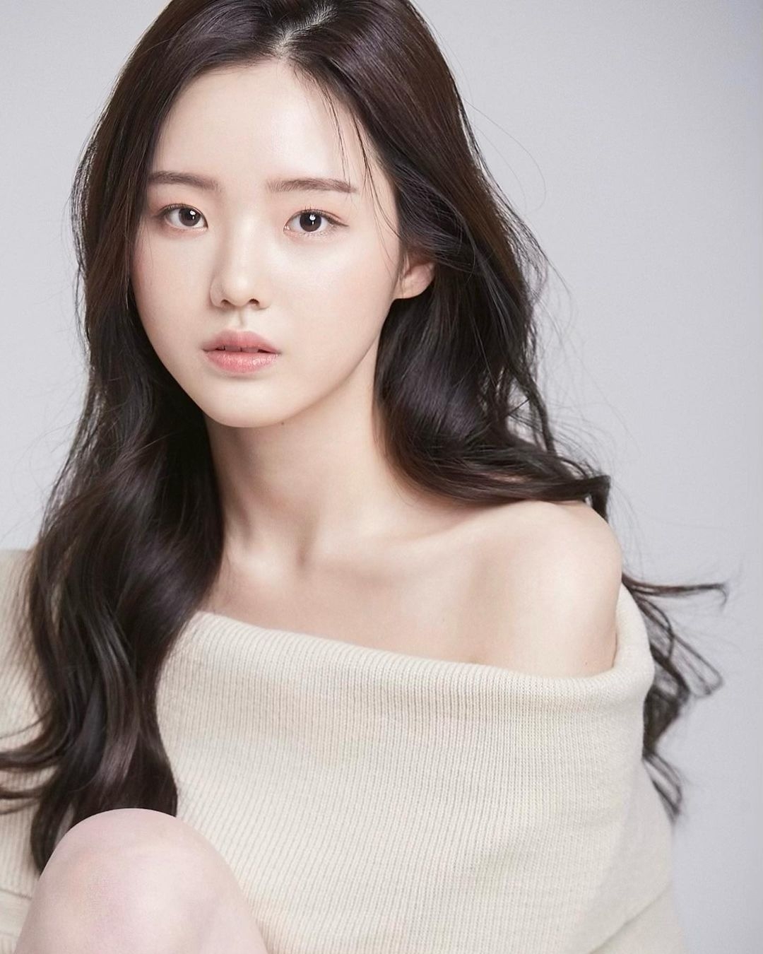 姜娜言是00後的清純美少女。