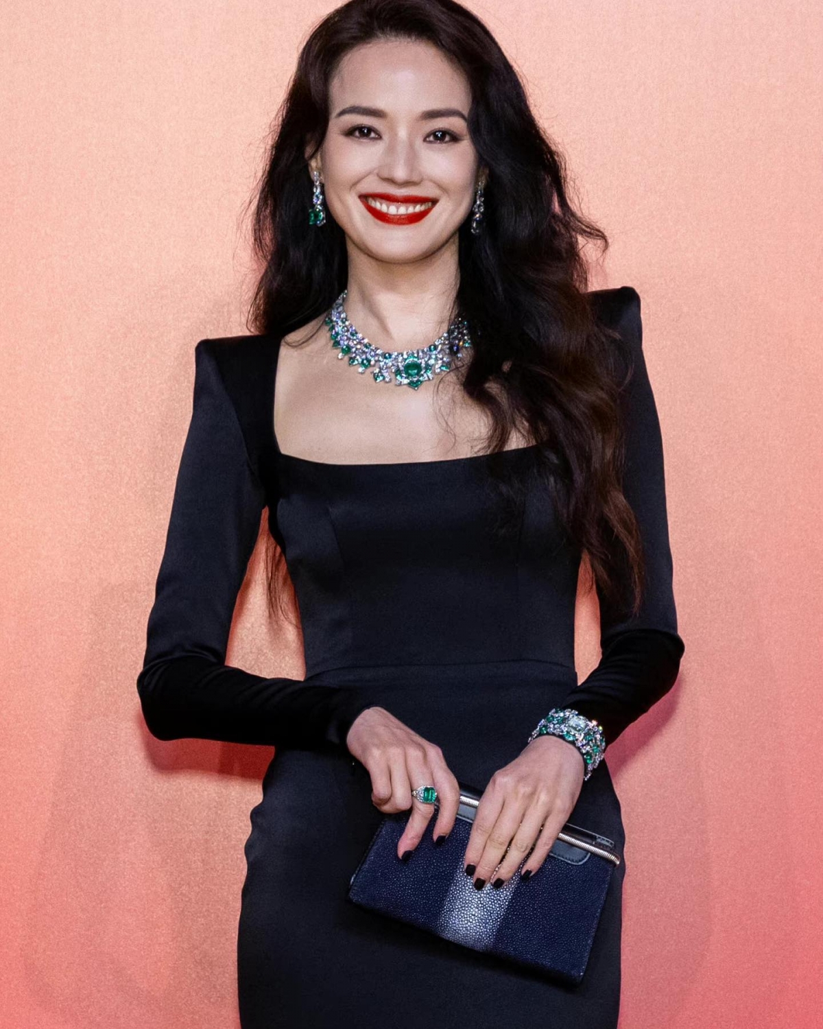 國際影后舒淇以性感迷人形象和凹凸有致的身材深植人心。