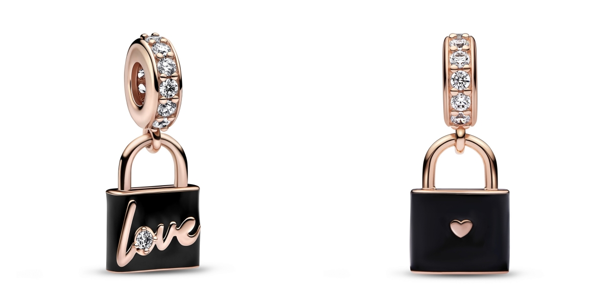 【Pandora Moments】「Love」掛鎖吊飾_NT$3,680。