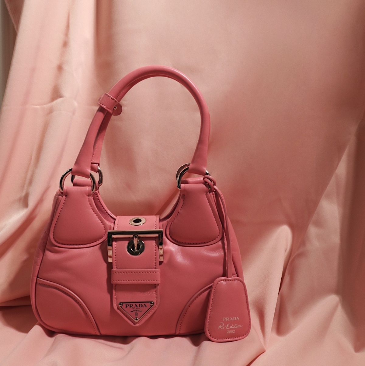 Prada Moon軟墊納帕軟皮手袋NT$ 78,000