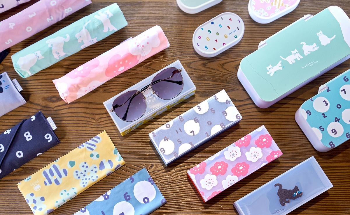 這次的台日聯手除了鏡框與太陽眼鏡，寶島眼鏡也推出多款與 SOU·SOU 聯名設計的日常周邊小物。