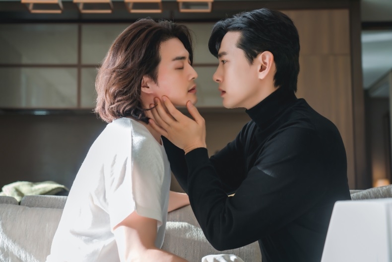 金智勳近期在Netflix《戀愛大戰》表現出色。