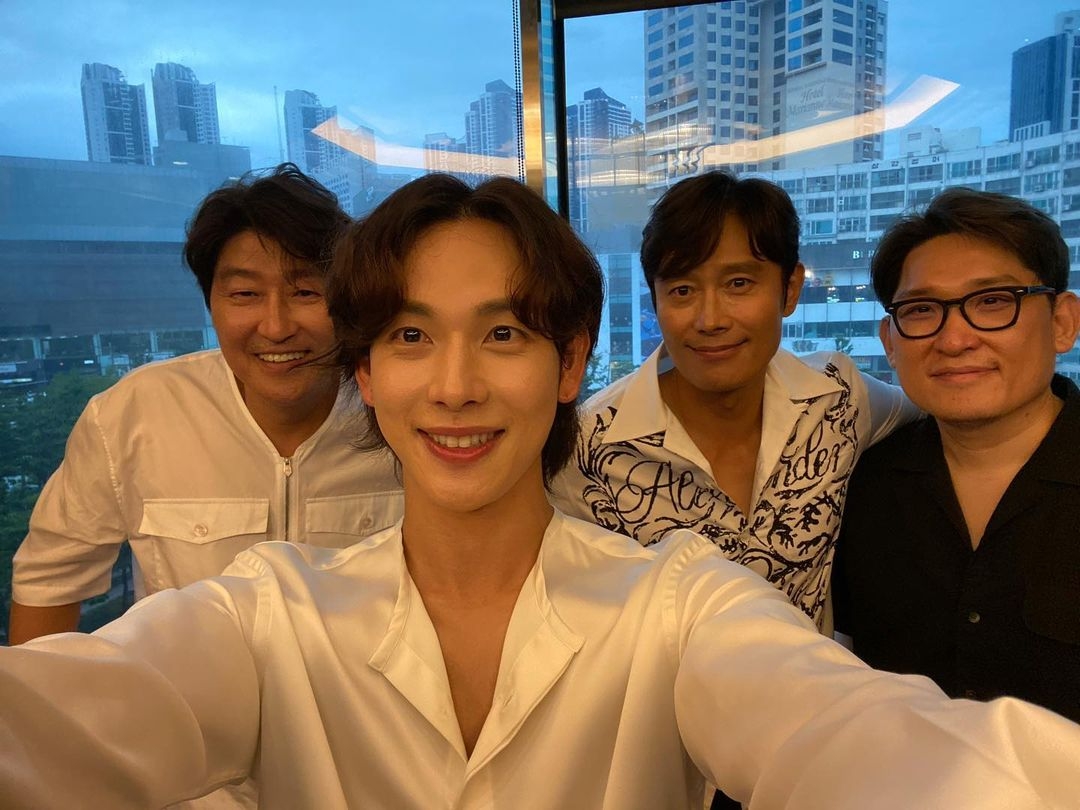 任時完和宋康昊、李炳憲兩大影帝都有交情。