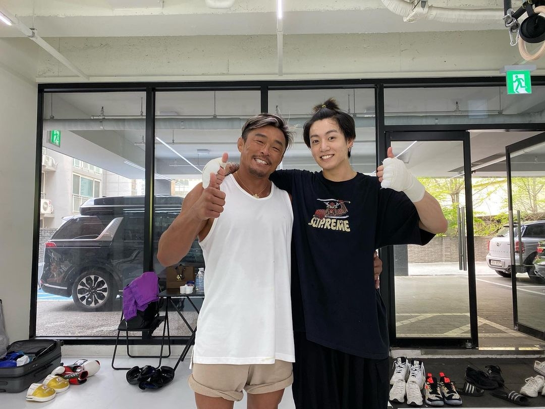 秋成勳名氣大,連BTS防彈少年團田柾國都與之相交。