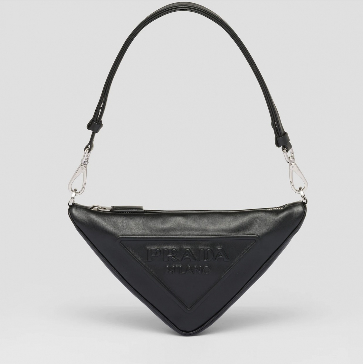 Prada Triangle皮革迷你手袋NT$ 75,000