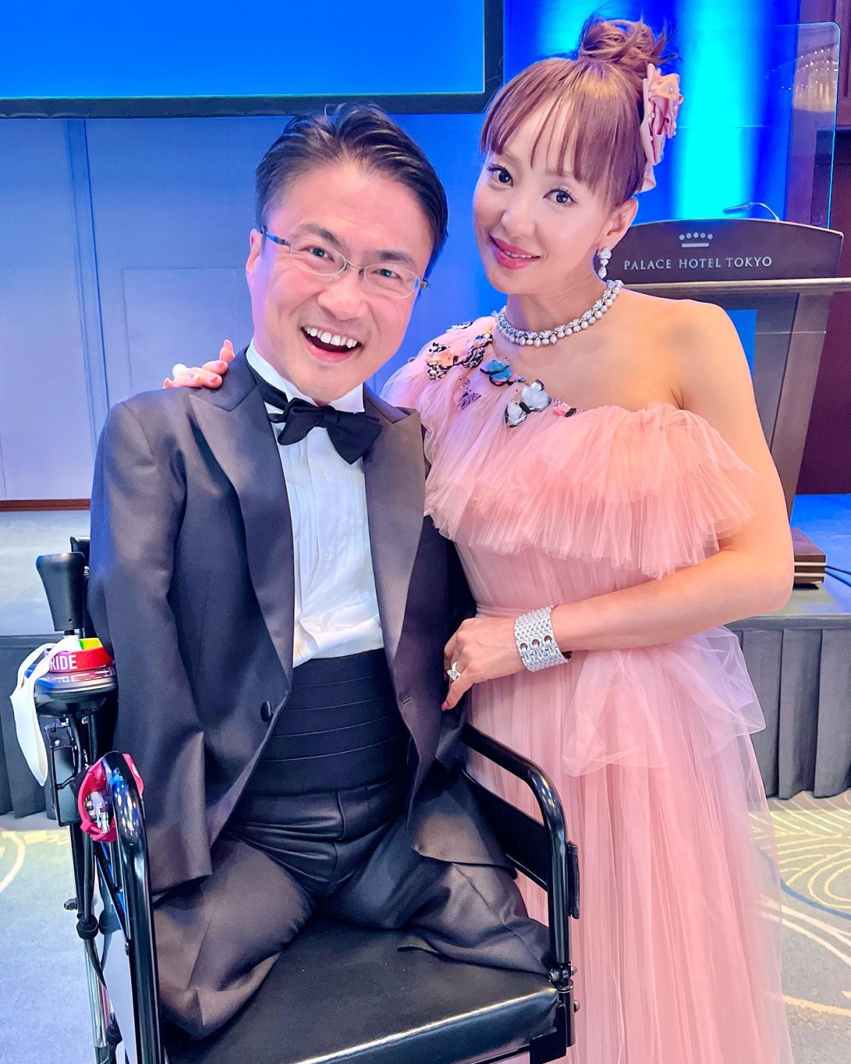 乙武洋匡過去曾背著妻子出軌多女，正面形象大受打擊。