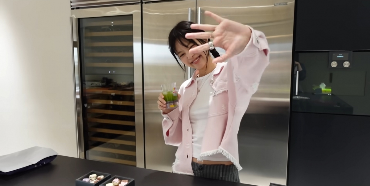 BLACKPINK成員Jennie,近日在YouTube頻道上分享了情人節做巧克力的Vlog