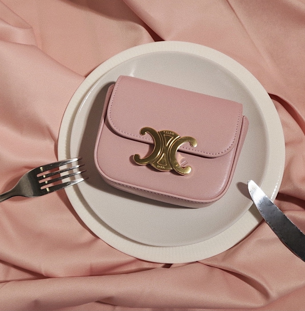 亮面小牛皮迷你型TRIOMPHE手袋淡粉紅NT$ 45,500