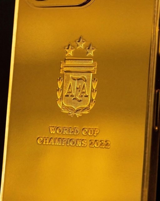 上刻有每個球員的名字、號碼和阿根廷標誌