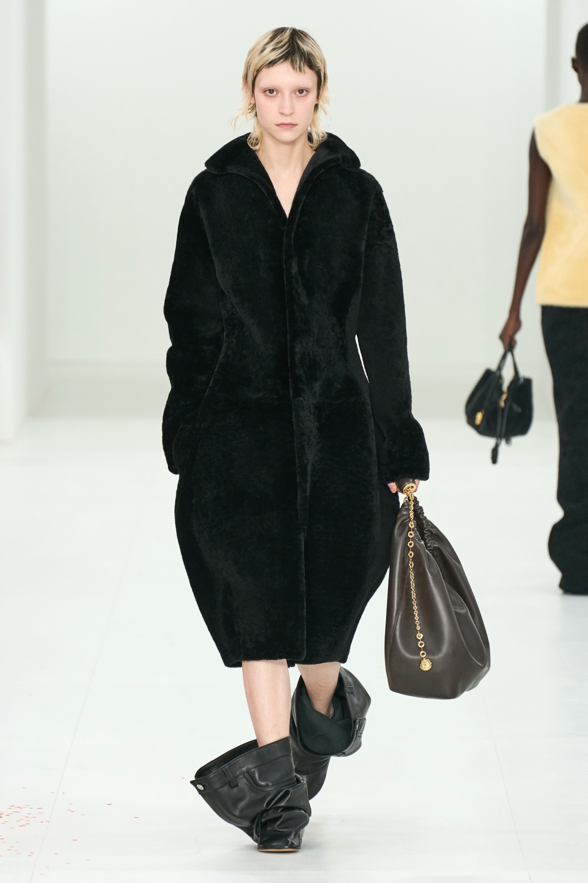 LOEWE 2023 秋冬大秀。