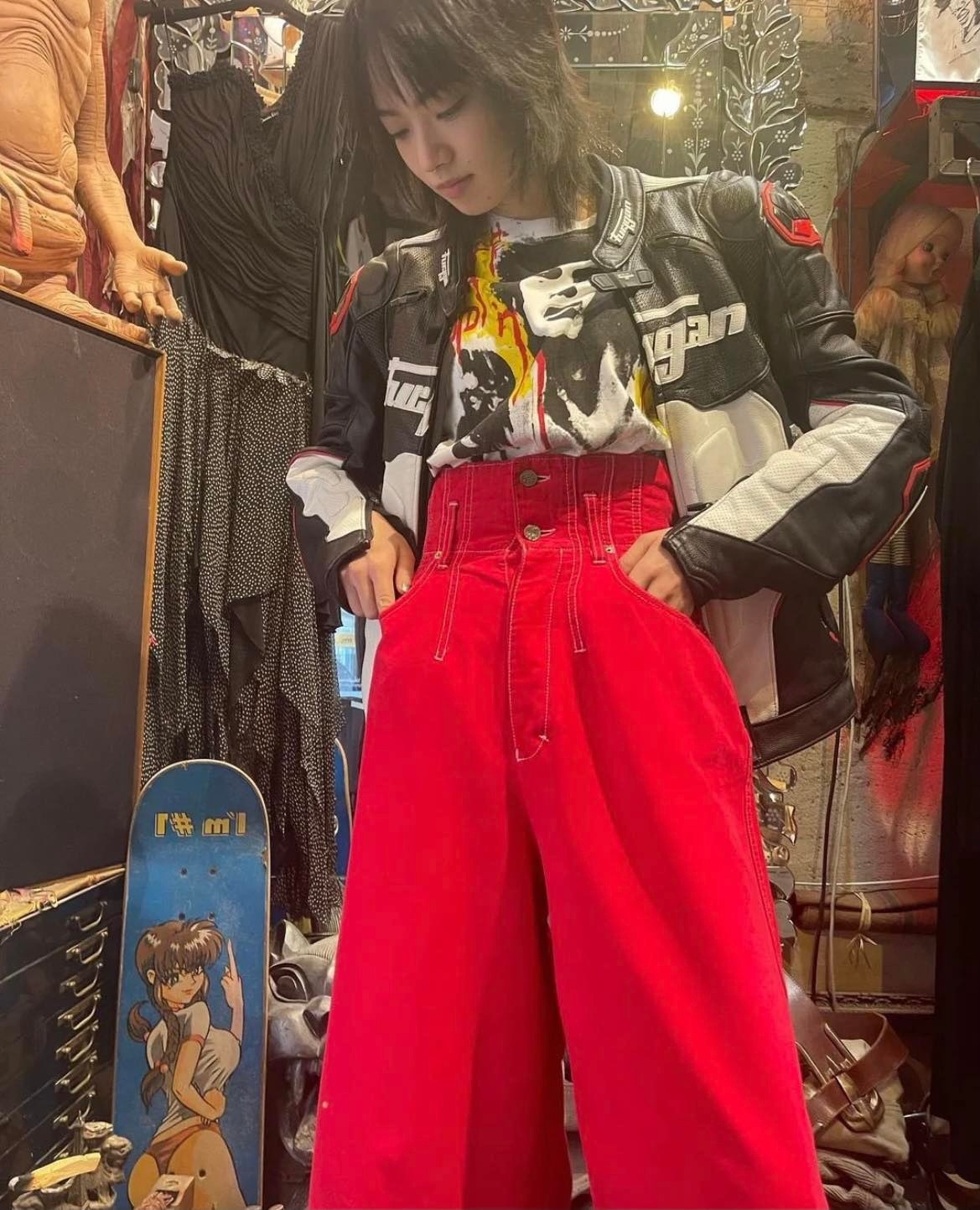 小松菜奈逛古著店。