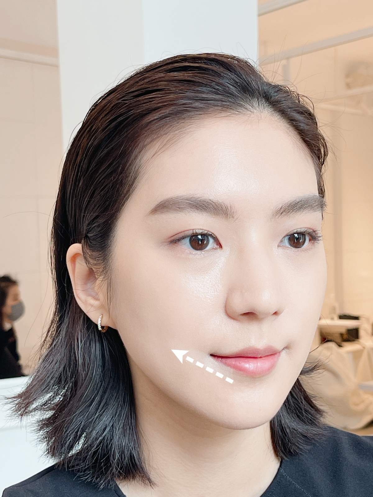 遮瑕膏用法03:打造上揚微笑唇