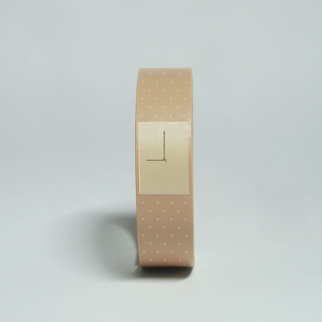 OK繃手錶要細看才會看出端倪。