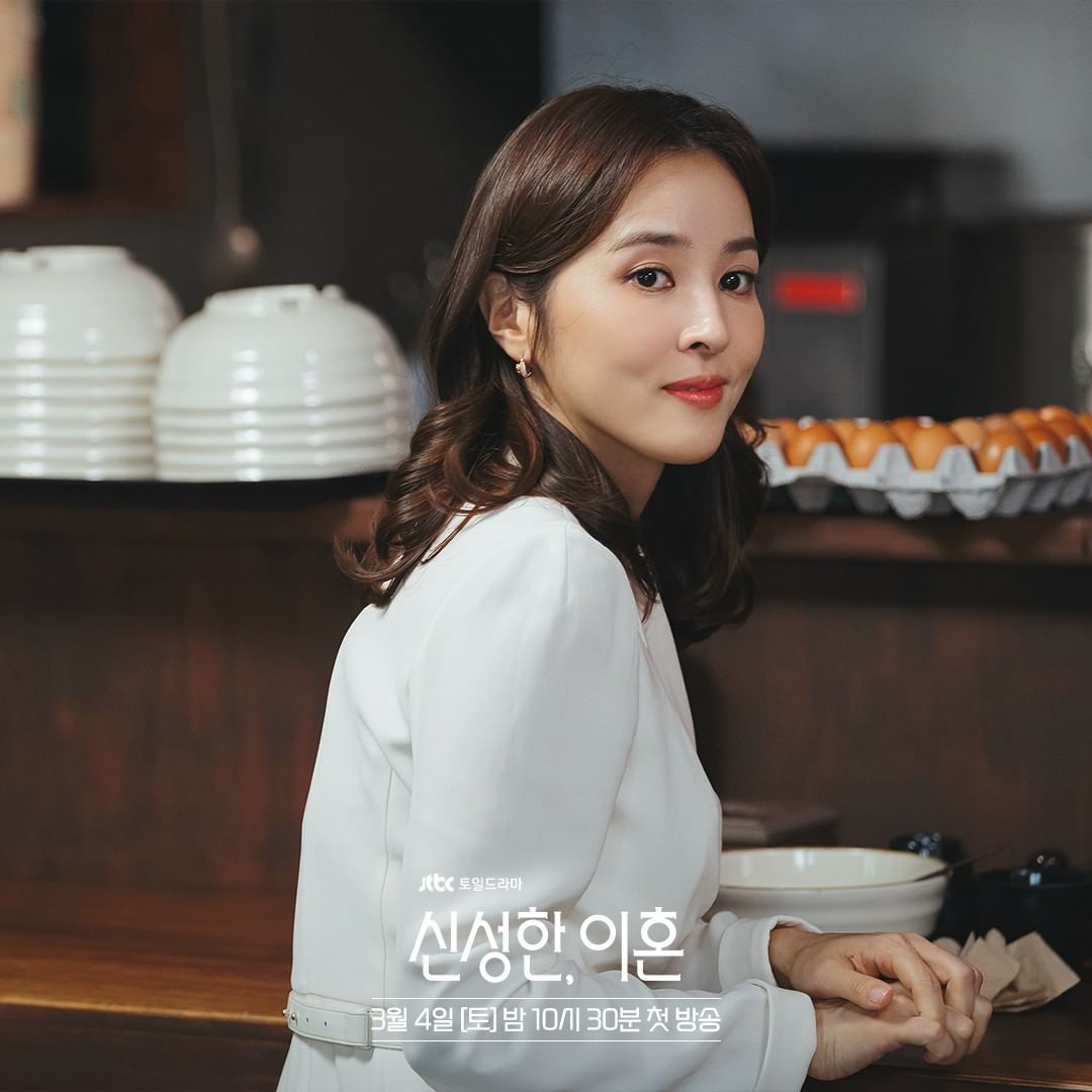 今年41歲的韓惠軫依舊優雅亮麗。