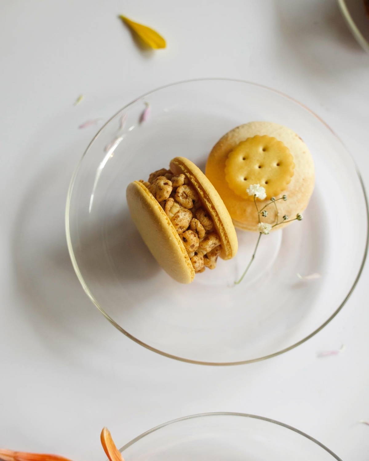 韓式胖卡龍口感豐富多元，除了軟Q外殼，內裡也吃得到脆口滋味。