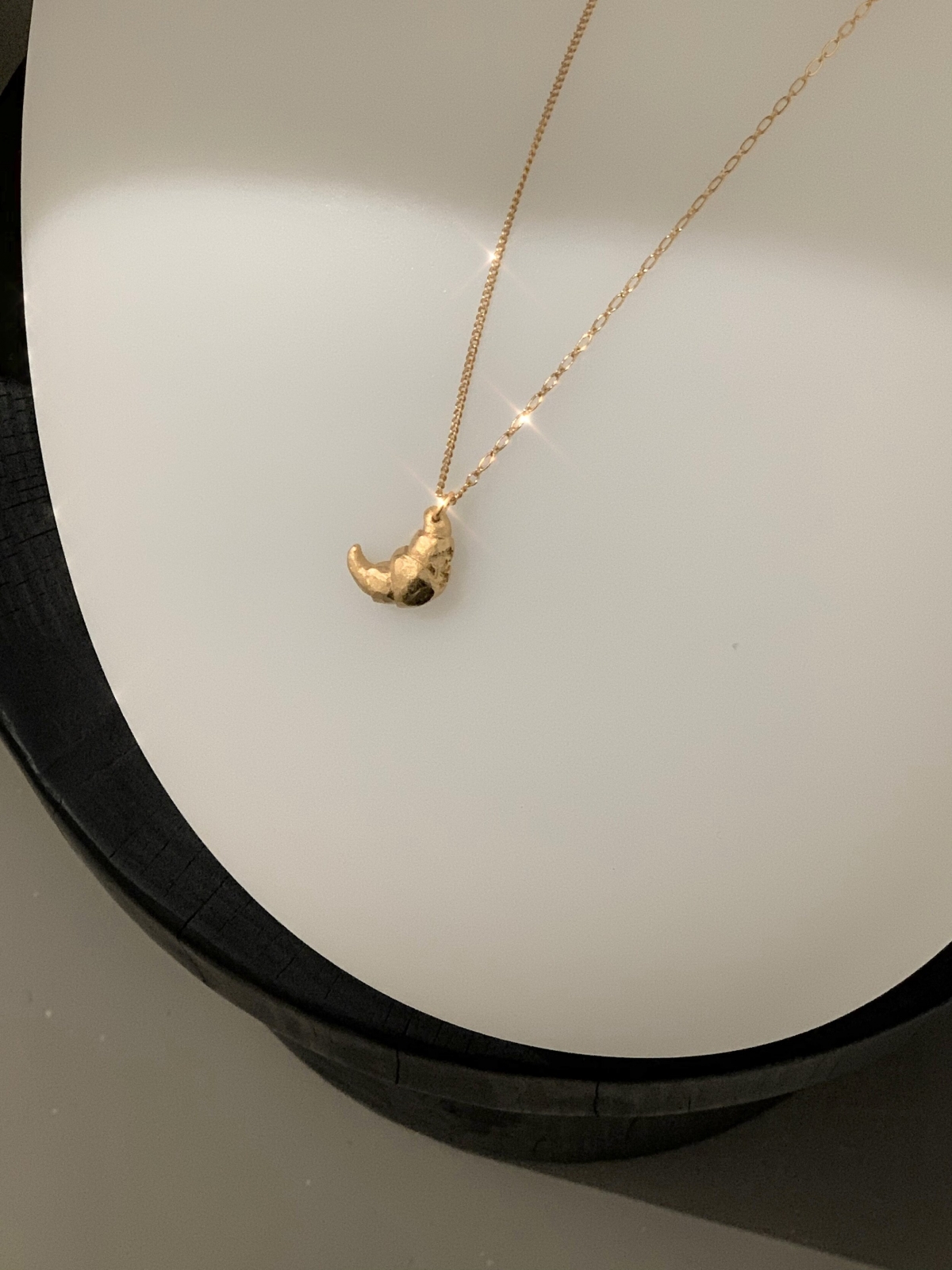 La Serenidad 可頌項鍊。