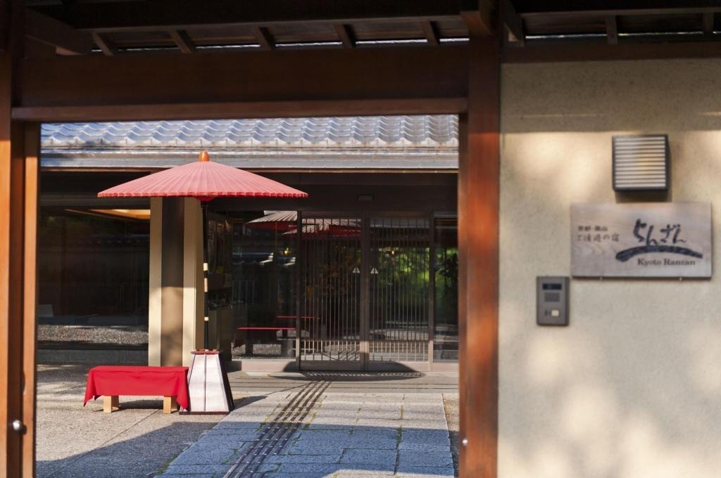 Ranzan飯店高品質飯店被agoda網友評為5星級,提供客人熱水浴缸、按摩和餐廳。