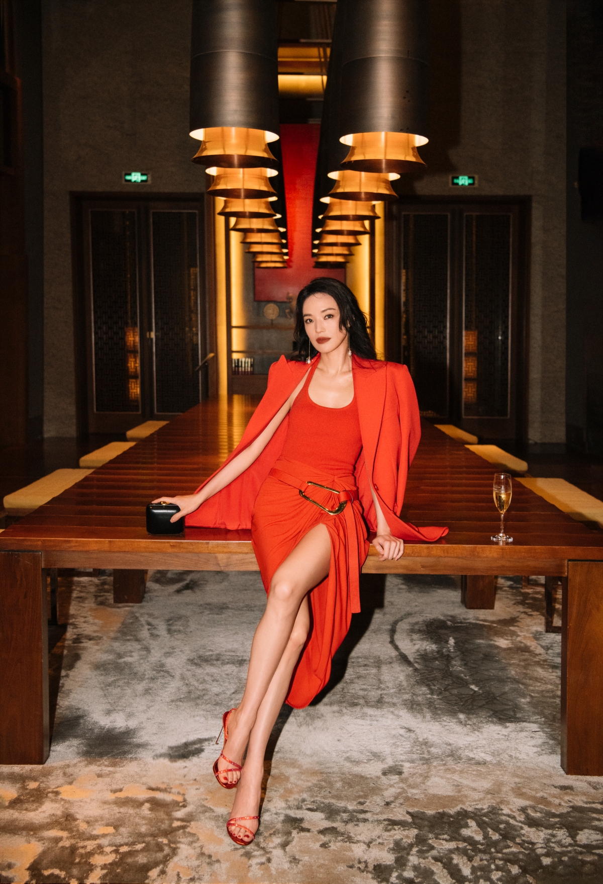 舒淇身著 Michael Kors Collection 紅色禮服。