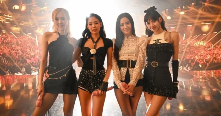 BLACKPINK在音樂界、時尚圈、影壇都有極其亮眼的表現。