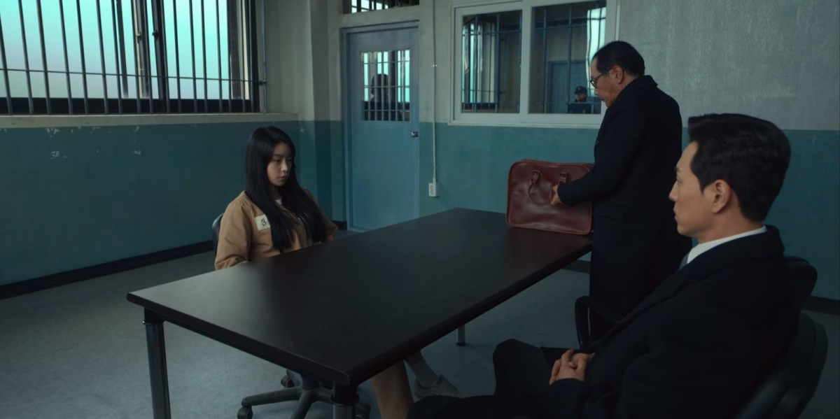 朴涎鎮最終在監獄簽下離婚協議書，前夫走時還不忘詢問能否寫信給女兒。