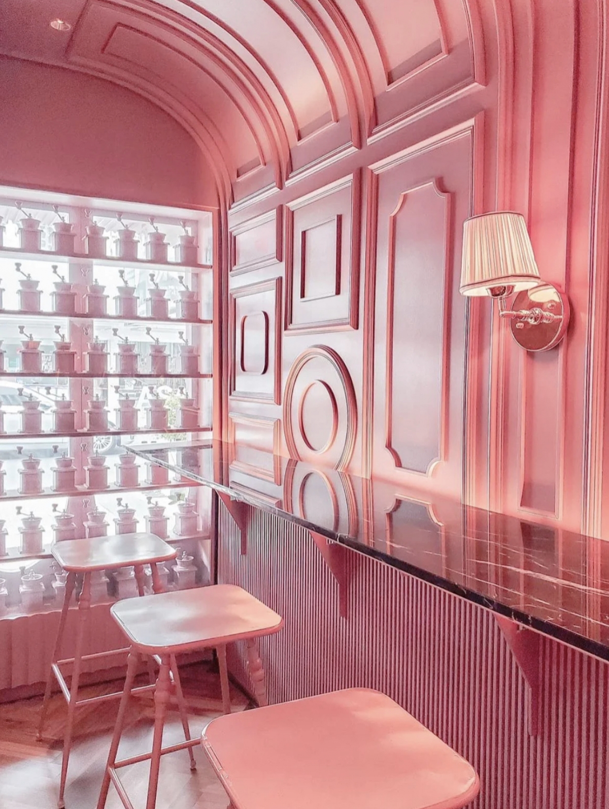 泰國粉紅咖啡廳「The Cassette Coffee Bar」