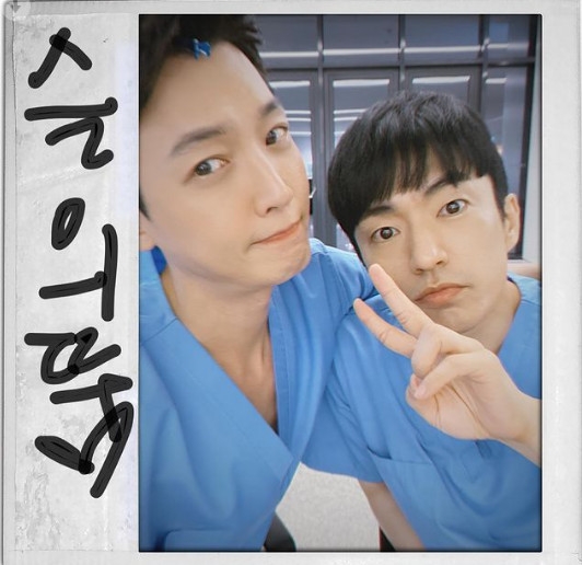 鄭敬淏、丁文晟在《機智醫生生活》搞笑互動讓粉絲直呼看不夠!