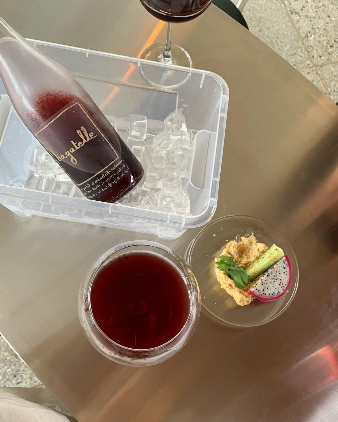 店裡連喝酒都要配香菜!