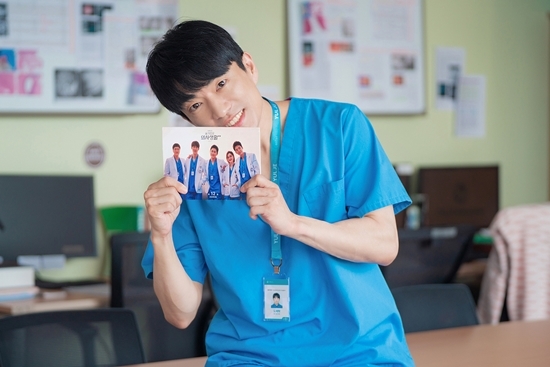 大家認出《黑暗榮耀2》犯人就是《機智醫生生活》胸腔外科醫師「凃材學」了嗎?