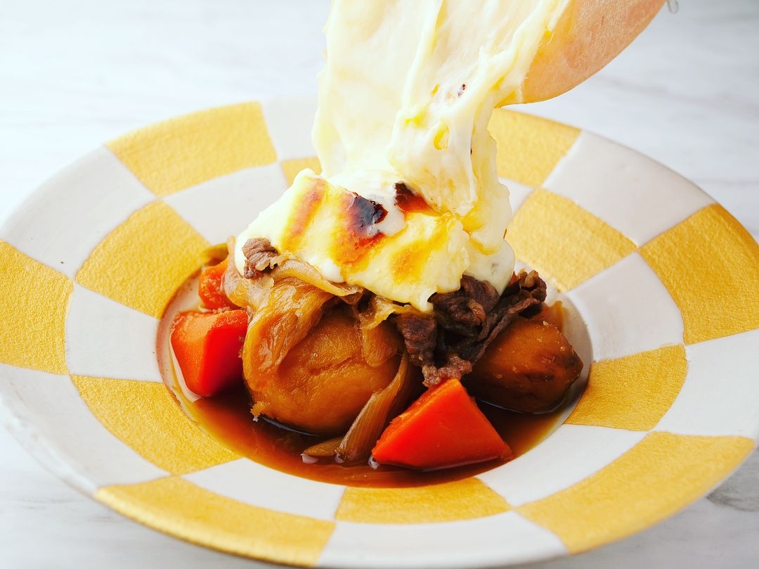 「香烤馬鈴薯燉肉起司」把西方起司和日本傳統料理做了完美混血。